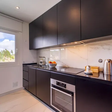 New Luxury Apartment, Sea View With Pool & Gym