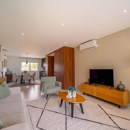 New Luxury Apartment, Sea View With Pool & Gym Nazaré