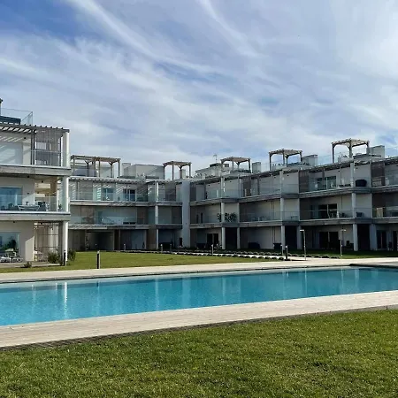 Apartamento New Luxury Apartment, Sea View With Pool & Gym Nazaré