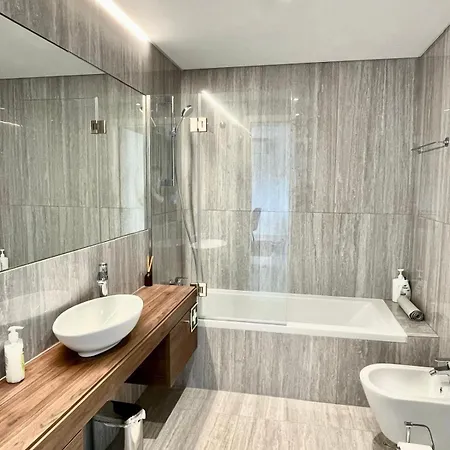 New Luxury Apartment, Sea View With Pool & Gym * Nazaré