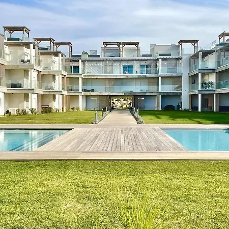 Apartamento New Luxury Apartment, Sea View With Pool & Gym Nazaré