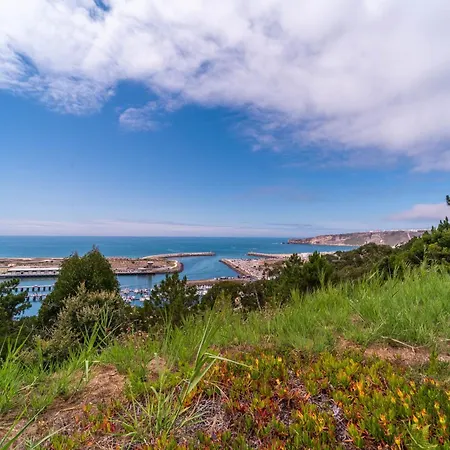 New Luxury Apartment, Sea View With Pool & Gym *