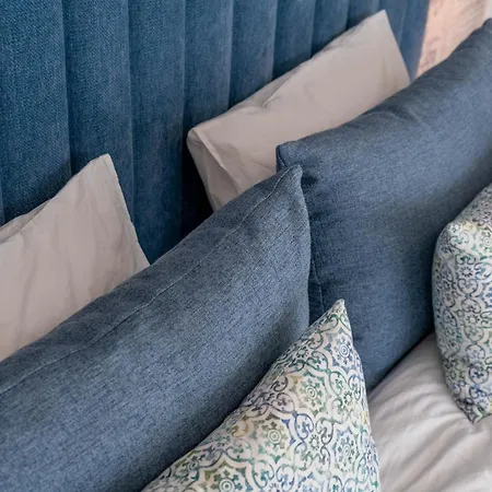 New Luxury Apartment, Sea View With Pool & Gym