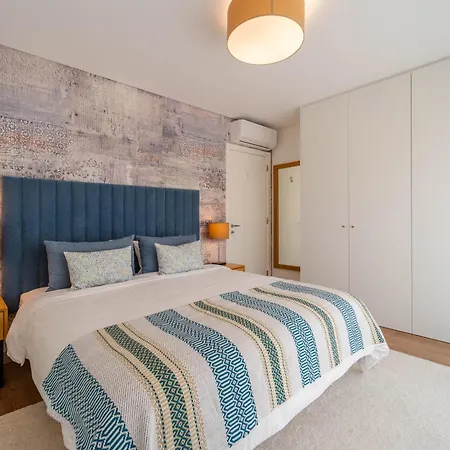 New Luxury Apartment, Sea View With Pool & Gym *