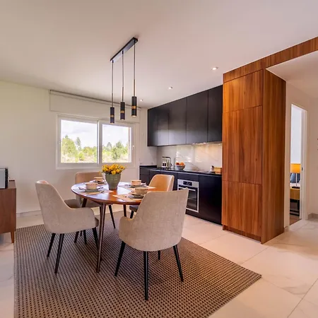 New Luxury Apartment, Sea View With Pool & Gym アパート