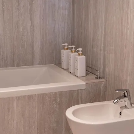 New Luxury Apartment, Sea View With Pool & Gym Apartment *