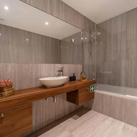 アパート New Luxury Apartment, Sea View With Pool & Gym *