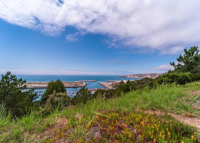 New Luxury Apartment, Sea View With Pool & Gym *