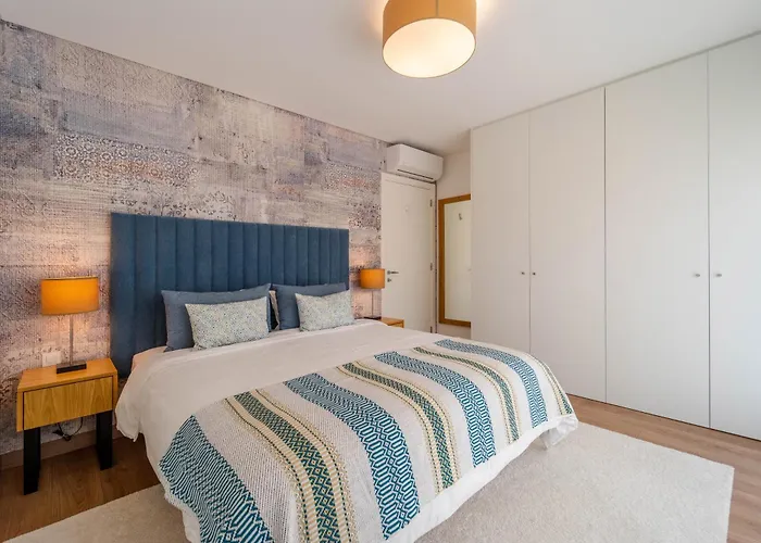 New Luxury Apartment, Sea View With Pool & Gym *