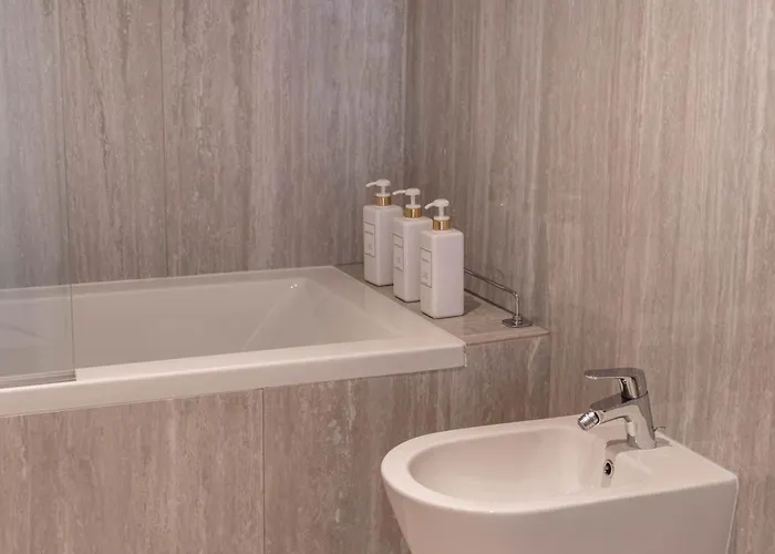 New Luxury Apartment, Sea View With Pool & Gym דירה *