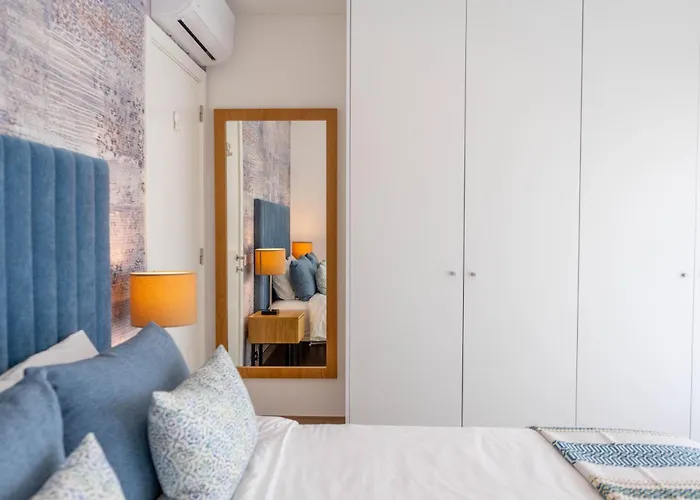 New Luxury Apartment, Sea View With Pool & Gym דירה *