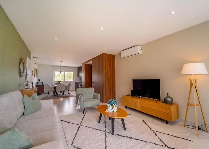 New Luxury Apartment, Sea View With Pool & Gym נאזרה