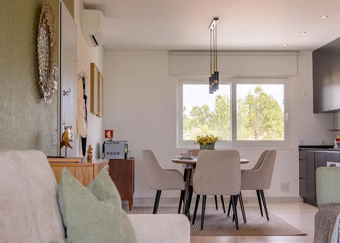 דירה New Luxury Apartment, Sea View With Pool & Gym נאזרה